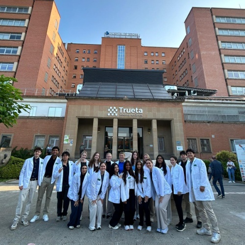 Monika Torkos (second row, fifth from left) with her program cohort in front of Trueta Hospital in Barcelona, Spain. 