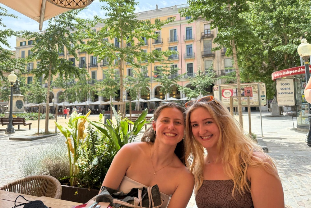 Monika Torkos (left) dining with her program roommate in Barcelona.
